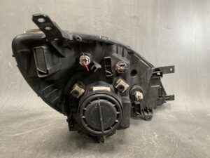 MITSUBISHI DELICA MB15 Genuine Headlight LE10G6223 Left Side x1