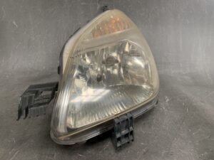 TOYOTA RACTIS SCP100 NCP100 NCP105 Genuine Headlight ICHIKOH 52-156 Left Side x1