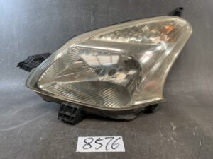 TOYOTA RACTIS SCP100 NCP100 NCP105 Headlight ICHIKOH 52-156 Left Side x1