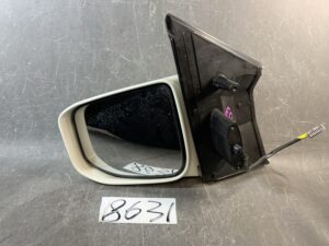 NISSAN ELGRAND E51 ME51 MNE51 NE51 Genuine Door Mirror B64 / Left Side x1