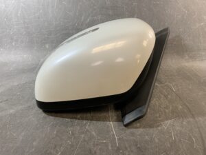 SUZUKI SOLIO BANDIT / MITSUBISHI DELICA D2 MB15S Genuine Door Mirror with Indicator 82k4 / Z7T Left Side x1