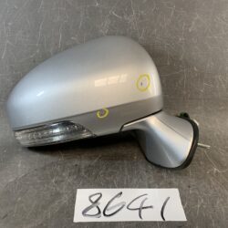 TOYOTA Avensis ZRT272 Door Mirror with Indicator 026399 Right Side x1