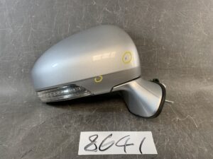TOYOTA Avensis ZRT272 Door Mirror with Indicator 026399 Right Side x1