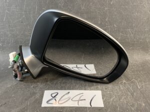 TOYOTA Avensis ZRT272W Genuine Door Mirror with Indicator SKH 7760 Right Side x1