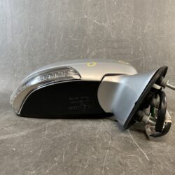 TOYOTA Avensis ZRT272W Genuine Door Mirror with Indicator SKH 7760 Right Side x1