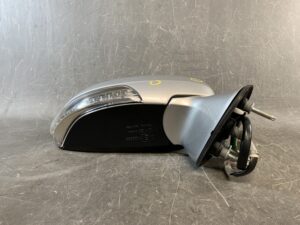 TOYOTA Avensis ZRT272W Genuine Door Mirror with Indicator SKH 7760 Right Side x1
