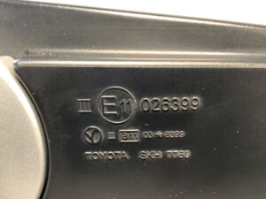 TOYOTA Avensis ZRT272W Genuine Door Mirror with Indicator SKH 7760 Right Side x1