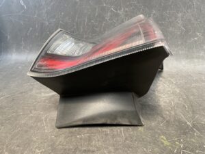 TOYOTA PRIUS ZVW50 Genuine Taillight ICHIKOH 47-87 47-77 Left Side x1