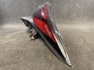 TOYOTA PRIUS ZVW50 Genuine Taillight ICHIKOH 47-87 47-77 Right Side x1