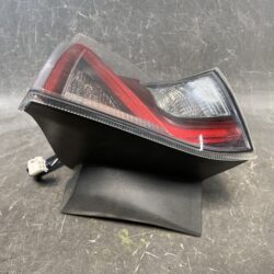 TOYOTA PRIUS ZVW50 Genuine Taillight ICHIKOH 47-87 47-77 Right Side x1