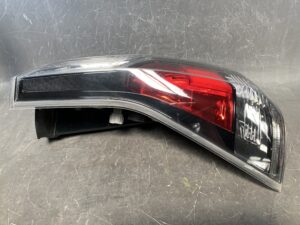 NISSAN SERENA Highway STAR C27/GC27/GFC27/GNC27/GFNC27 Genuine Taillight KOITO 220-23719 Left Side x1