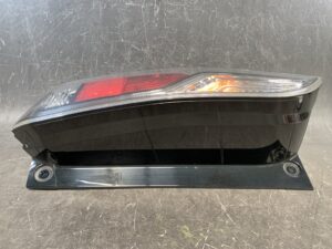 NISSAN SERENA Highway STAR C27/GC27/GFC27/GNC27/GFNC27 Genuine Taillight KOITO 220-23719 Left Side x1