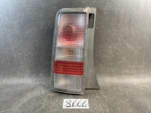TOYOTA bB NCP30 NCP31 NCP35 Taillight ICHIKOH 52-035 Left Side x1