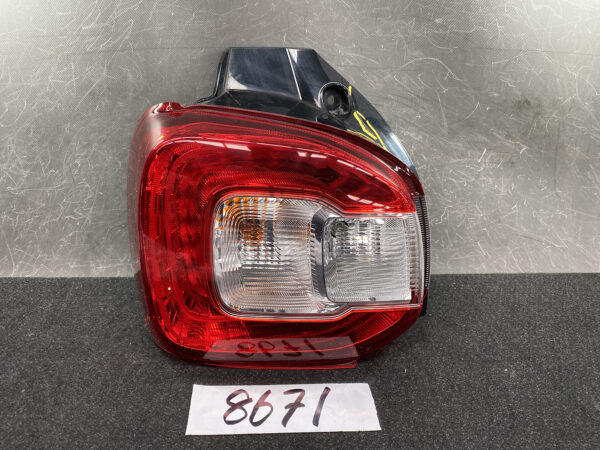TOYOTA PASSO DAIHATSU BOON M700 Taillight 220-69026 Left Side x1*DAMAGED*