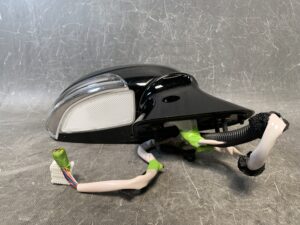 TOYOTA CROWN GRS200 Genuine Door Mirror with Indicator MITSUBA 30-342 / 567615 R Right Side x1