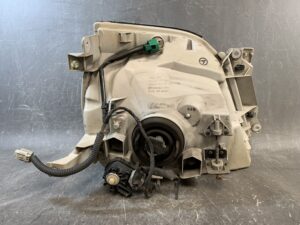 ISUZU COMO JVWE25 Genuine Headlight KOITO 100-24880 Left Side x1