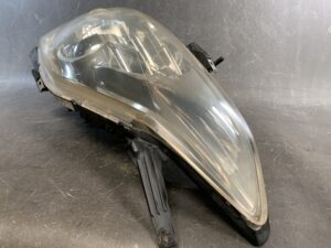 MAZDA PREMACY CREW Genuine Headlight STANLEY P4998R Right Side x1