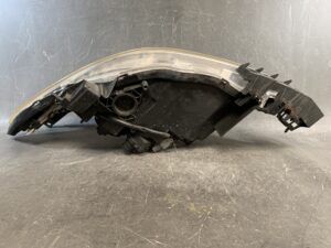 MAZDA PREMACY CREW Genuine Headlight STANLEY P4998R Right Side x1