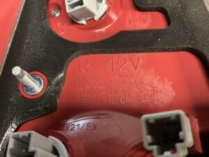 MAZDA VERISA DC5W Genuine Taillight STANLEY P4417 Right Side x1 (Cracked)