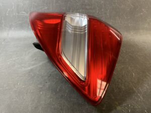 HONDA FIT GE GE6 GE7 GE8 GE9 Genuine Taillight / STANLEY P9596 R / Right Side x1