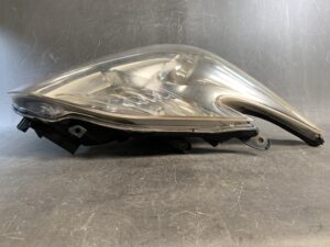TOYOTA PRIUS ZVW30 Genuine Headlight KOITO 47-29 Right Side x1