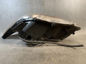 TOYOTA PRIUS ZVW30 Genuine Headlight KOITO 47-29 Right Side x1