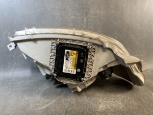 TOYOTA PORTE NNP11 Genuine Headlight KOITO 52-129 Left Side x1