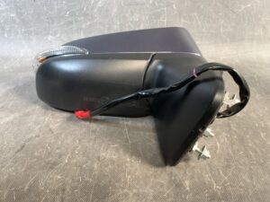 TOYOTA PORTE / SPADE NSP140 NCP141 NCP145 Genuine Door Mirror / MURAKAMI 9910 / Right Side x1