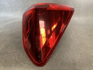 SUBARU XV IMPREZA GP GP2 GP3 GP6 GP7 Genuine Taillight / MOBIS FAM924-01 / Left Side x1