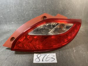 MAZDA DEMIO DE DEJFS DE3FS DE5FS Genuine Taillight / STANLEY P5776 R / Right Side x1