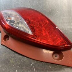 MAZDA DEMIO DE DEJFS DE3FS DE5FS Genuine Taillight / STANLEY P5776 R / Right Side x1