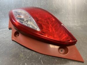 MAZDA DEMIO DE DEJFS DE3FS DE5FS Genuine Taillight / STANLEY P5776 R / Right Side x1