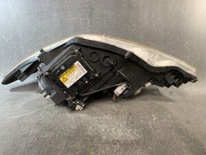 TOYOTA ESTIMA ARC50 Genuine HID Headlight KOITO 28-217 Right Side x1