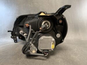 Toyota Porte NCP141 Genuine Headlight KOITO 52-259 Right Side x1