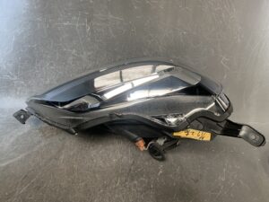 Toyota Porte NCP141 Genuine Headlight KOITO 52-259 Right Side x1