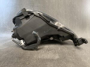 Toyota Porte NCP141 Genuine Headlight KOITO 52-259 Right Side x1