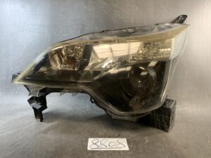 Toyota Porte NCP141 Headlight KOITO 52-260 Left Side x1