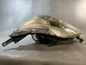 Toyota Porte NCP141 Genuine Headlight KOITO 52-259 Right Side x1