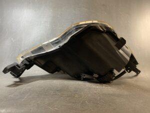 Toyota Porte NCP141 Genuine Headlight KOITO 52-259 Right Side x1