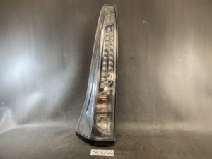 NISSAN SERENA C26 SUZUKI LANDY Taillight KOITO 220-23438 Left Side x1