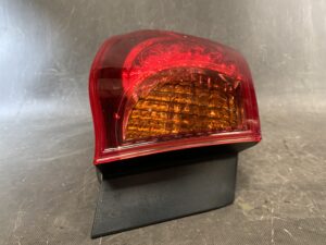 （重複）TOYOTA ﾏｰｸX GRX130 Genuine Taillight / KOITO 22-351 / Left Side x1