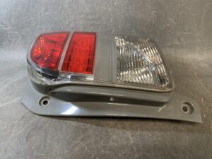 TOYOTA PORTE / SPADE NSP140 NCP141 NCP145 Genuine Taillight STANLEY 52-262 Right Side x1