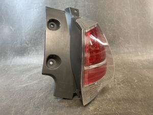 NISSAN XTRAIL NT32 Genuine Taillight KOITO 220-17939 Right Side x1