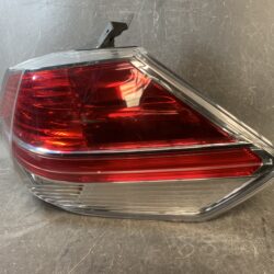 NISSAN XTRAIL NT32 Genuine Taillight KOITO 220-17939 Right Side x1
