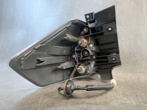 NISSAN XTRAIL NT32 Genuine Taillight KOITO 220-17939 Right Side x1