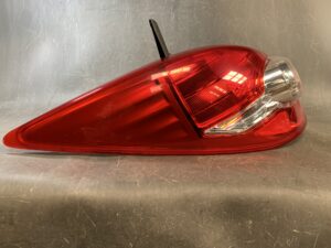 NISSAN TIIDA / TIIDA LATIO C11 NC11 SC11 SNC11 Genuine Taillight STANLEY P7511 L Left Side x1