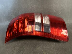TOYOTA WISH ZNE10 Genuine Taillight ICHIKOH 68-3 Left Side x1