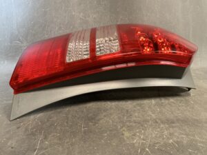 TOYOTA WISH ZNE10 Genuine Taillight ICHIKOH 68-3 Left Side x1