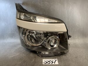 TOYOTA VOXY ZRR70 ZRR75 Headlight KOITO 28-202 Right Side x1