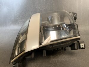 TOYOTA VOXY ZRR70 Genuine Headlight KOITO 28-202 Right Side x1